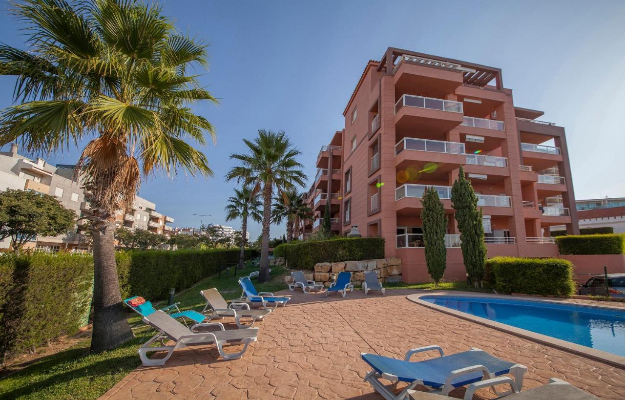 B02 - Fantastic Apartment With Pool Portimao