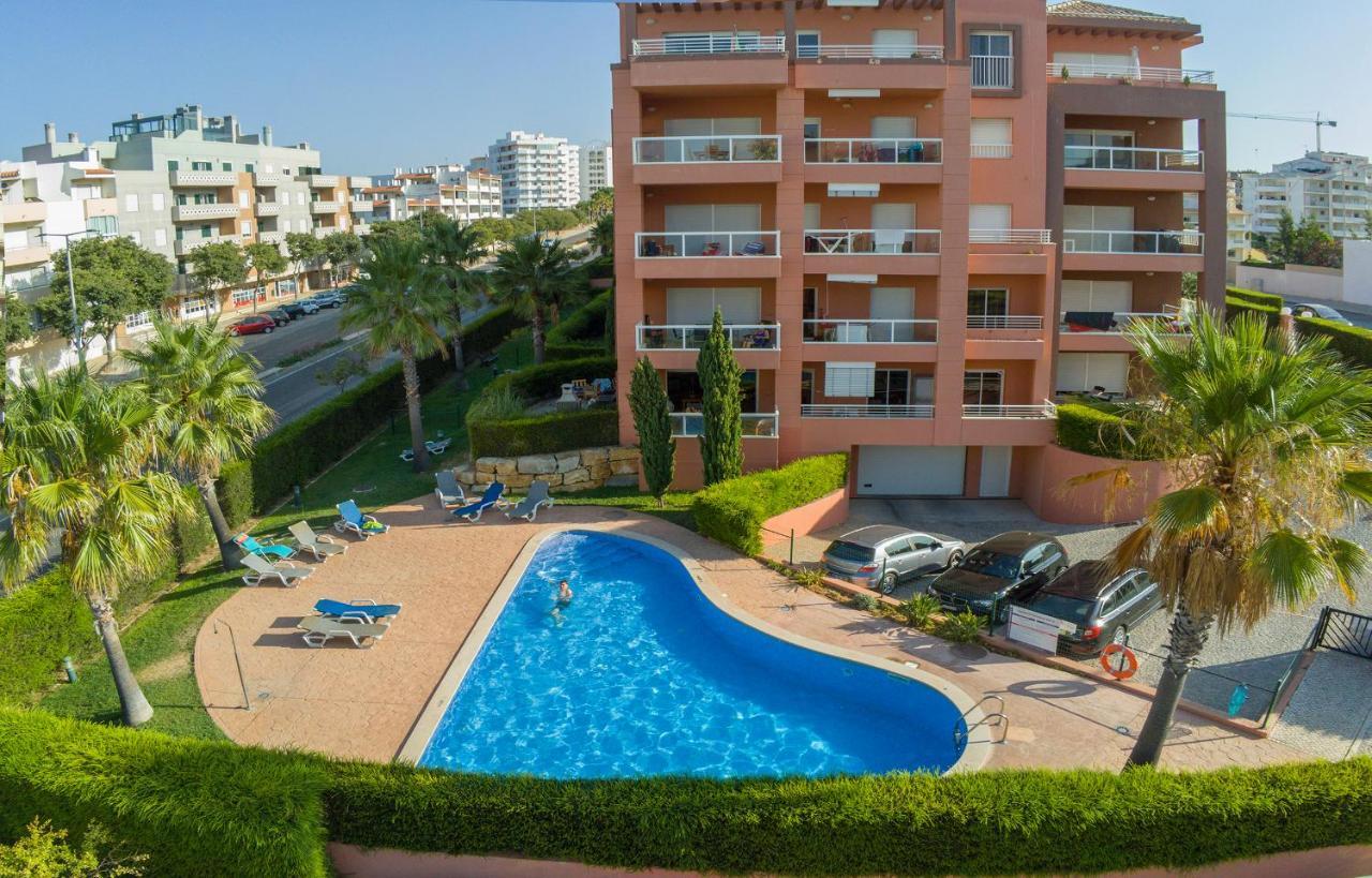 B02 - Fantastic Apartment With Pool Apartment